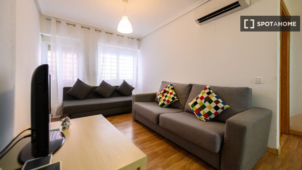 Sala de estar de Piso de alquiler en  Madrid Capital con Aire acondicionado, Calefacción y Amueblado