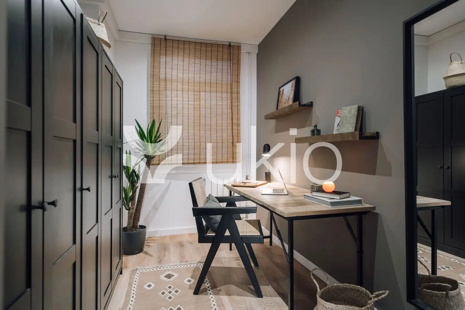 Dormitori de Apartament de lloguer en Barcelona amb Aire condicionat, Calefacció i Moblat