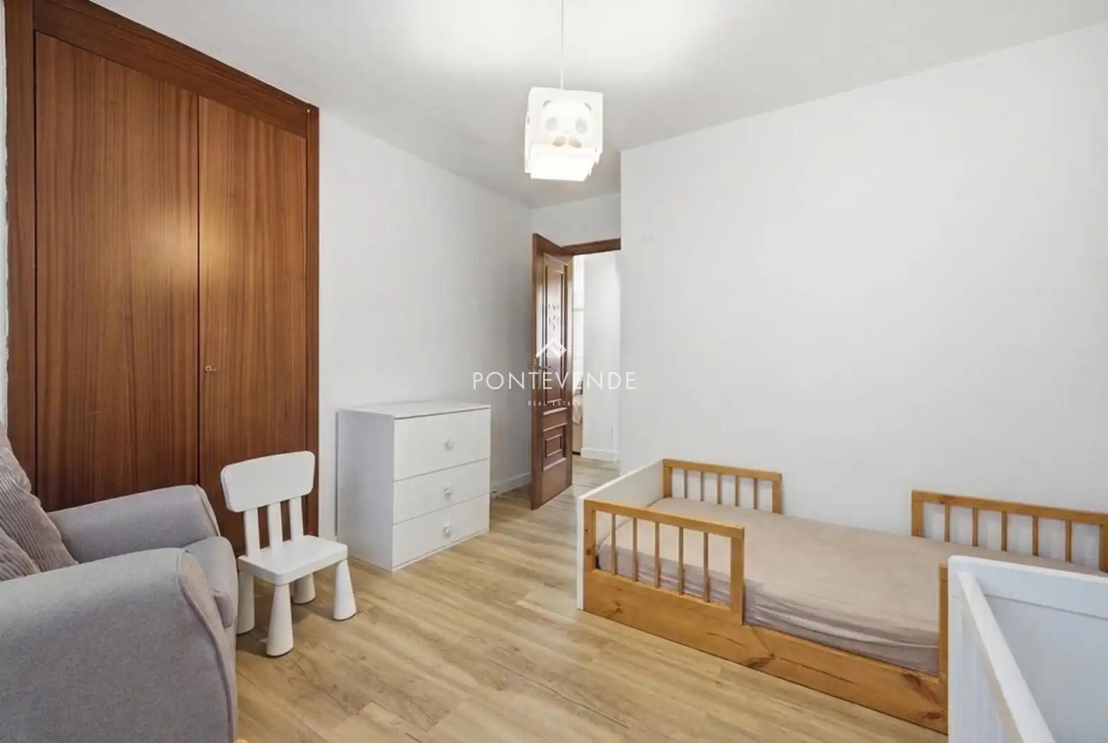 Habitación de Piso en venta en Pontevedra Capital  con Calefacción, Trastero y Amueblado