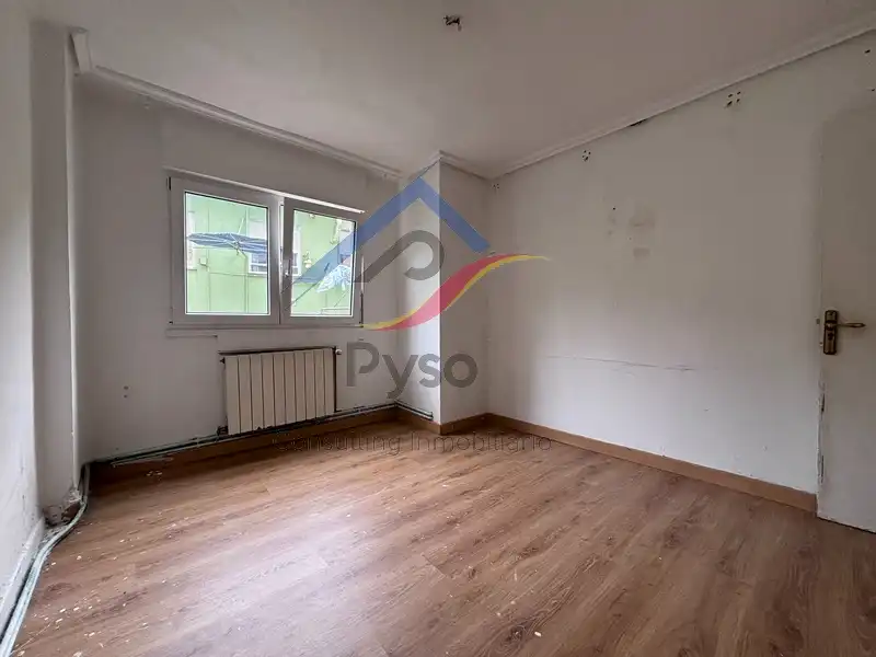 Sala d'estar de Pis en venda en Santander amb Calefacció, Forn i Internet