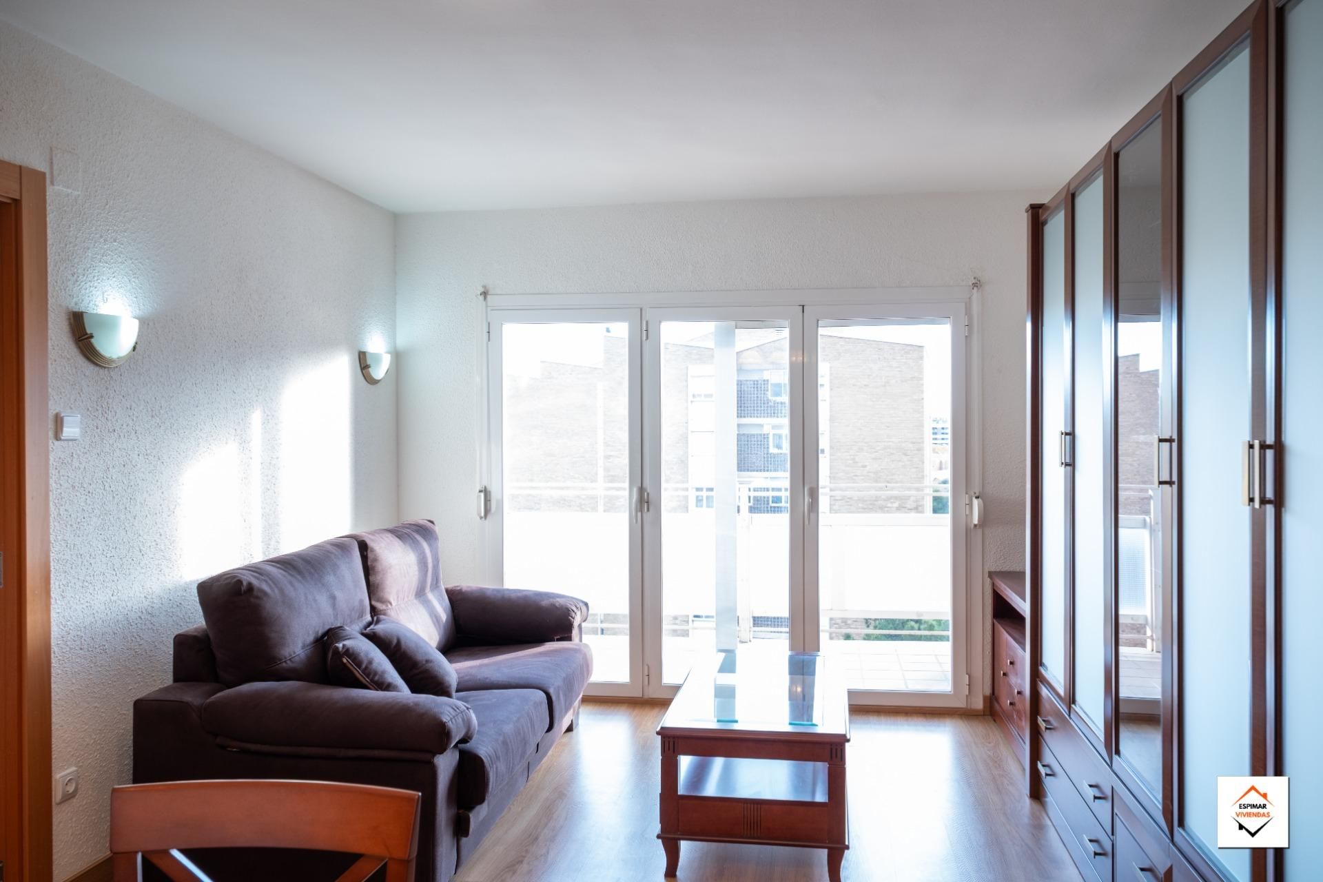 Sala de estar de Piso en venta en  Zaragoza Capital con Calefacción, Parquet y Terraza