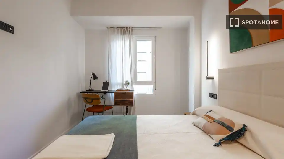 Habitación de Piso de alquiler en Valencia con Aire acondicionado, Calefacción y Amueblado
