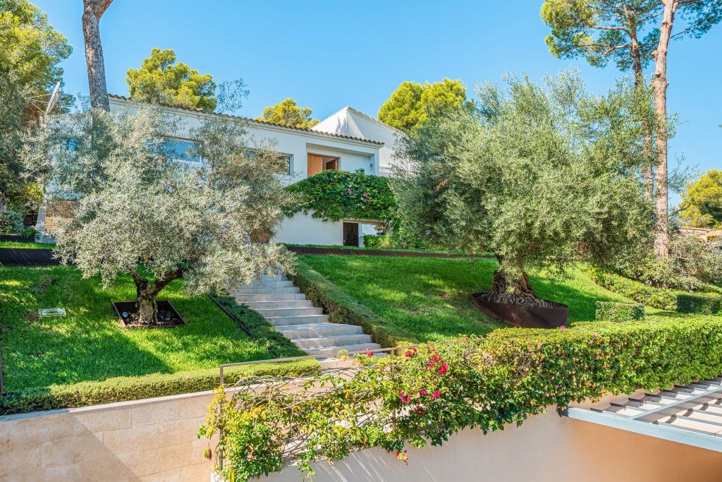 Vista exterior de Casa o xalet en venda en Calvià amb Aire condicionat, Calefacció i Jardí privat