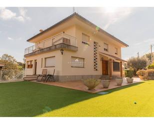 Vista exterior de Casa o xalet en venda en Mataró amb Aire condicionat, Calefacció i Jardí privat