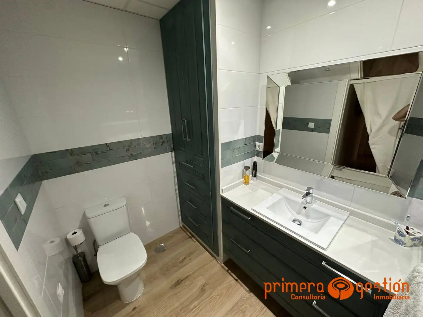 Baño de Piso en venta en Lora del Río con Aire acondicionado, Calefacción y Trastero