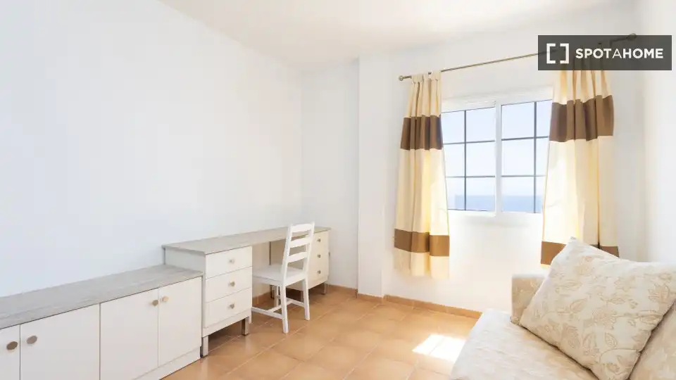 Habitación de Apartamento para compartir en El Rosario con Aire acondicionado, Terraza y Amueblado