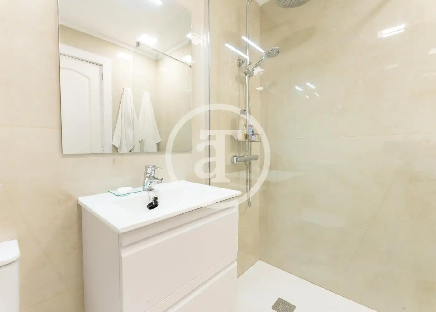Flat for rent in Calle de Fereluz, Valdeacederas