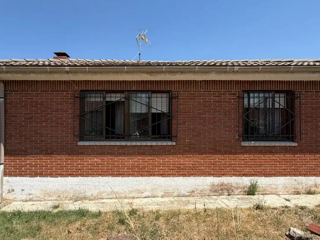 Vista exterior de Piso en venta en Contreras con Jardín privado y Amueblado