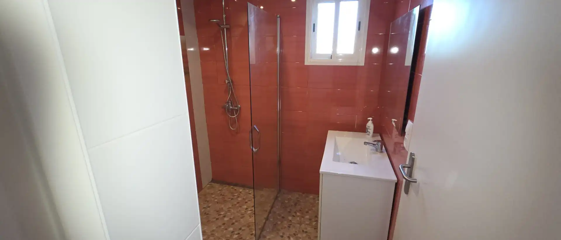 Badezimmer von Einfamilien-Reihenhaus zum Verkauf in Alhaurín de la Torre mit Klimaanlage, Privatgarten und Terrasse