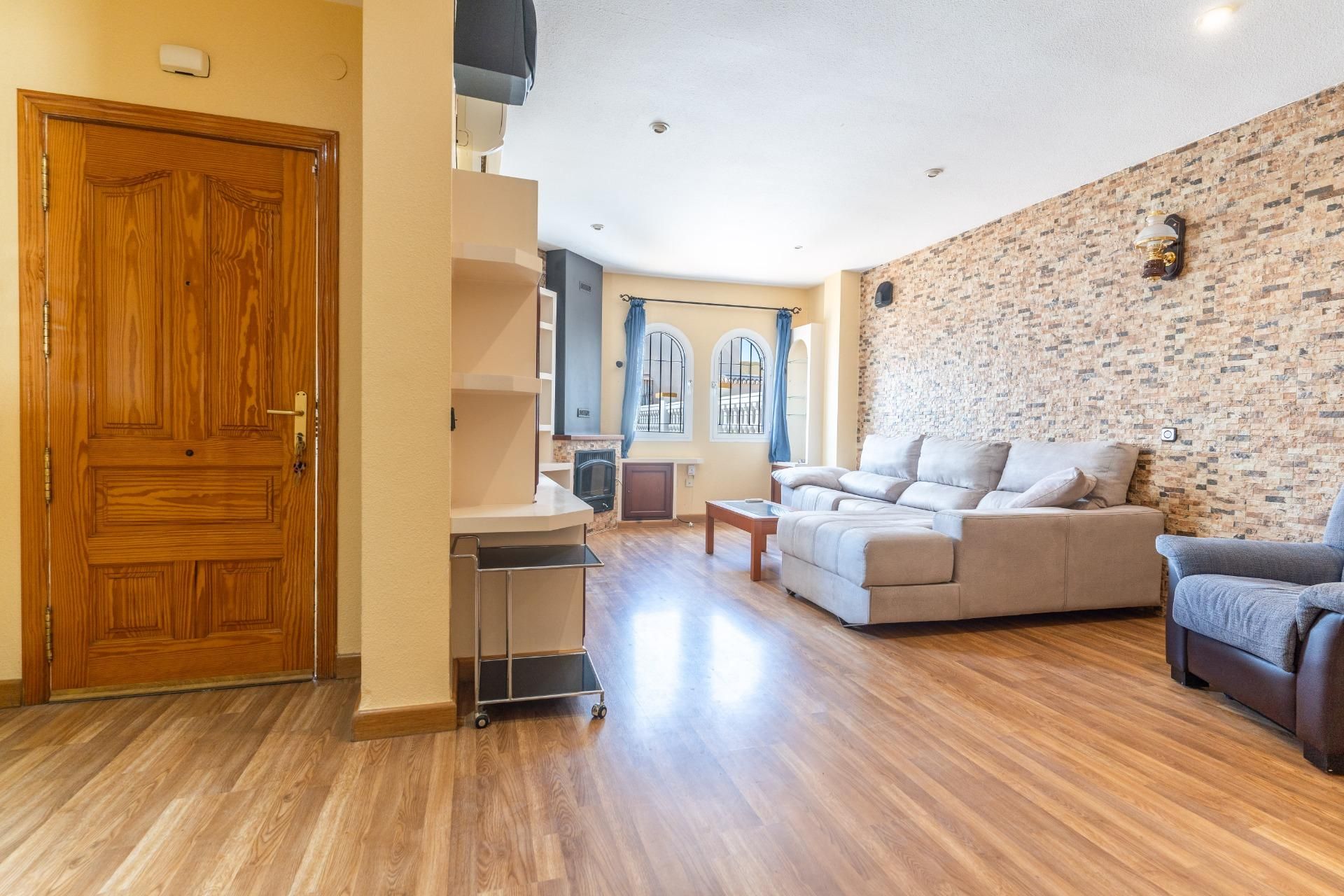 Sala d'estar de Casa adosada en venda en Huércal de Almería amb Aire condicionat, Jardí privat i Terrassa