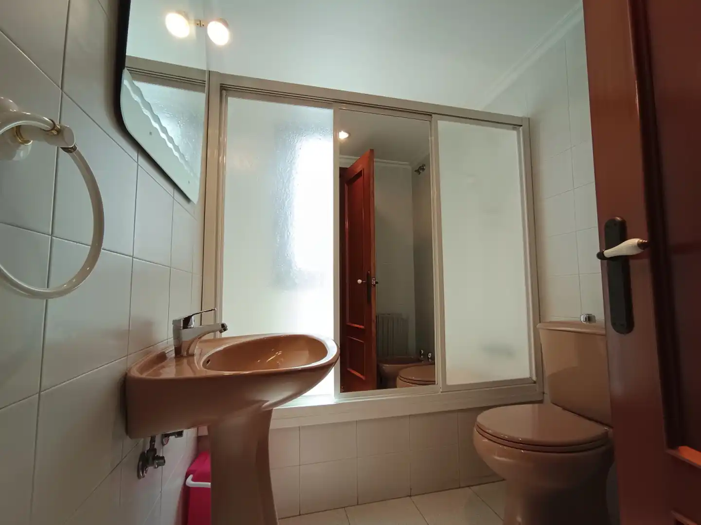 Badezimmer von Wohnung zur Miete in Gijón  mit Heizung, Abstellraum und Möbliert