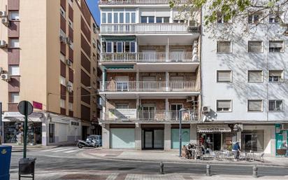 Vista exterior de Local en venda en  Granada Capital amb Aire condicionat