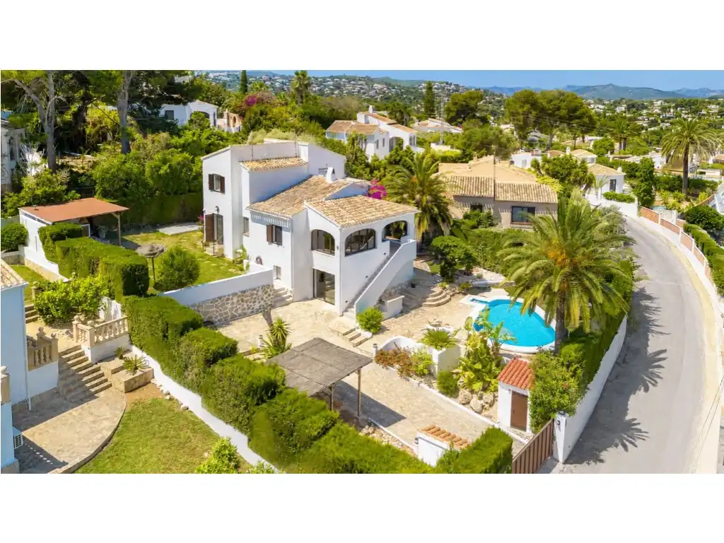 Vista exterior de Casa o xalet en venda en Jávea / Xàbia amb Calefacció, Jardí privat i Terrassa