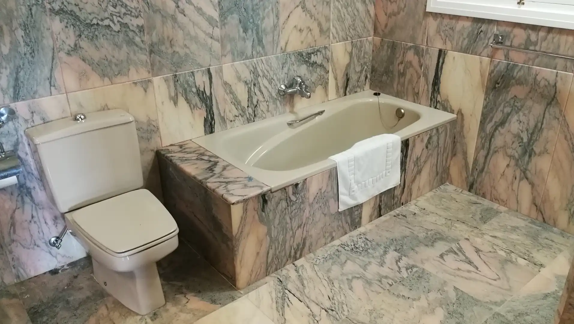 Bany de Casa o xalet de lloguer en Almuñécar amb Aire condicionat, Calefacció i Terrassa