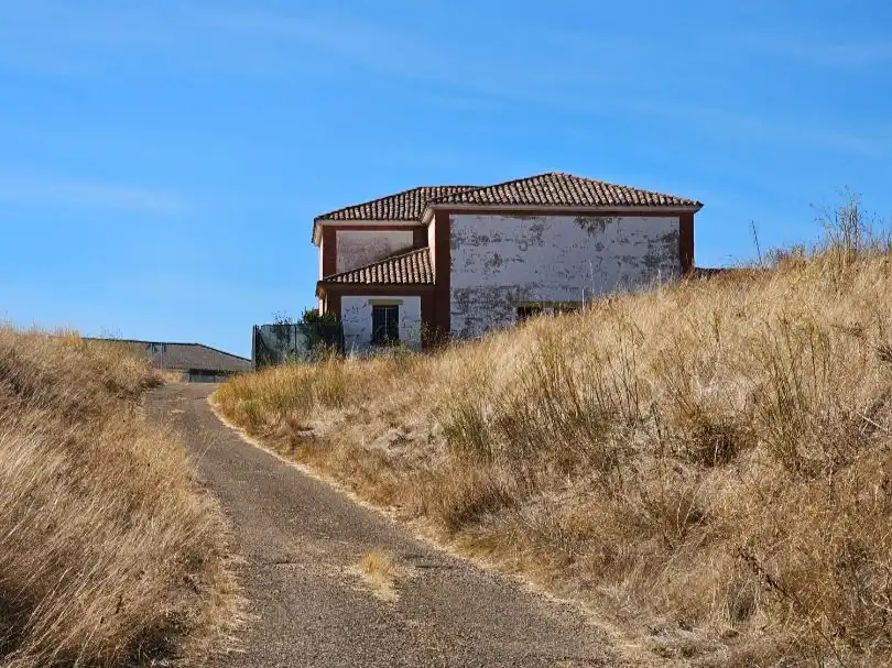 Außenansicht von Geschaftsraum zum Verkauf in Osorno la Mayor mit Terrasse