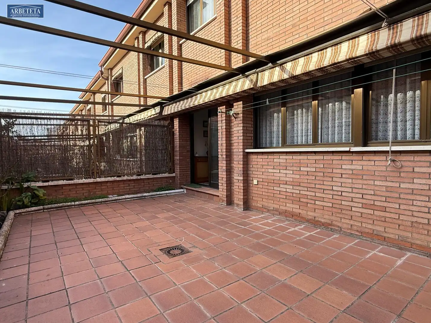 Terrasse von Einfamilien-Reihenhaus zum Verkauf in Guadalajara mit Heizung, Parkett und Terrasse