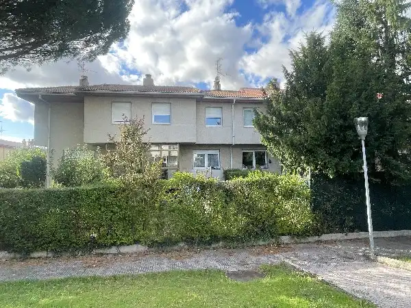 Vista exterior de Casa o chalet en venta en Villalbilla de Burgos