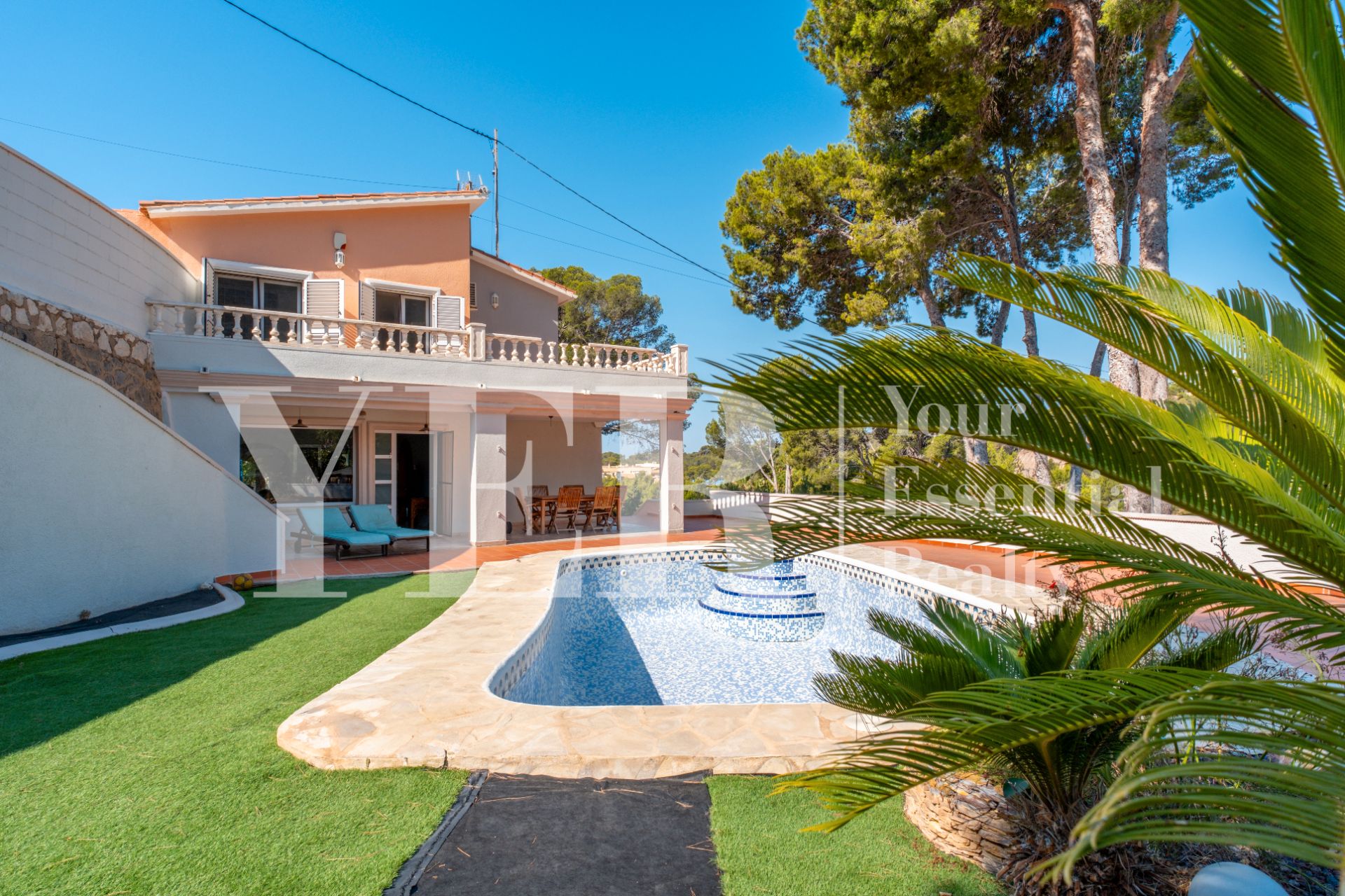 Vista exterior de Casa o xalet en venda en Altea amb Aire condicionat, Jardí privat i Terrassa