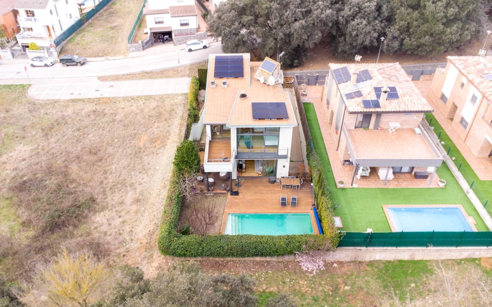 Exterior view of House or chalet for sale in Girona Capital  with Air Conditioner, Heating and Terrace