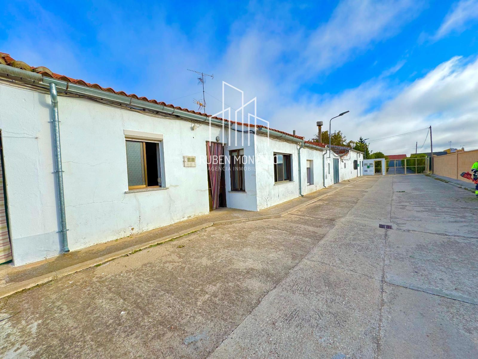 Exterior view of Single-family semi-detached for sale in Gomecello  with Heating, Terrace and Storage room