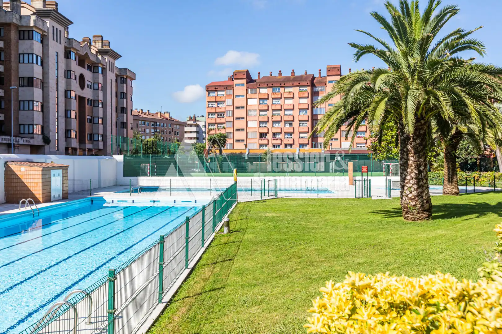 Piscina de Pis de lloguer en Gijón  amb Calefacció, Parquet i Forn