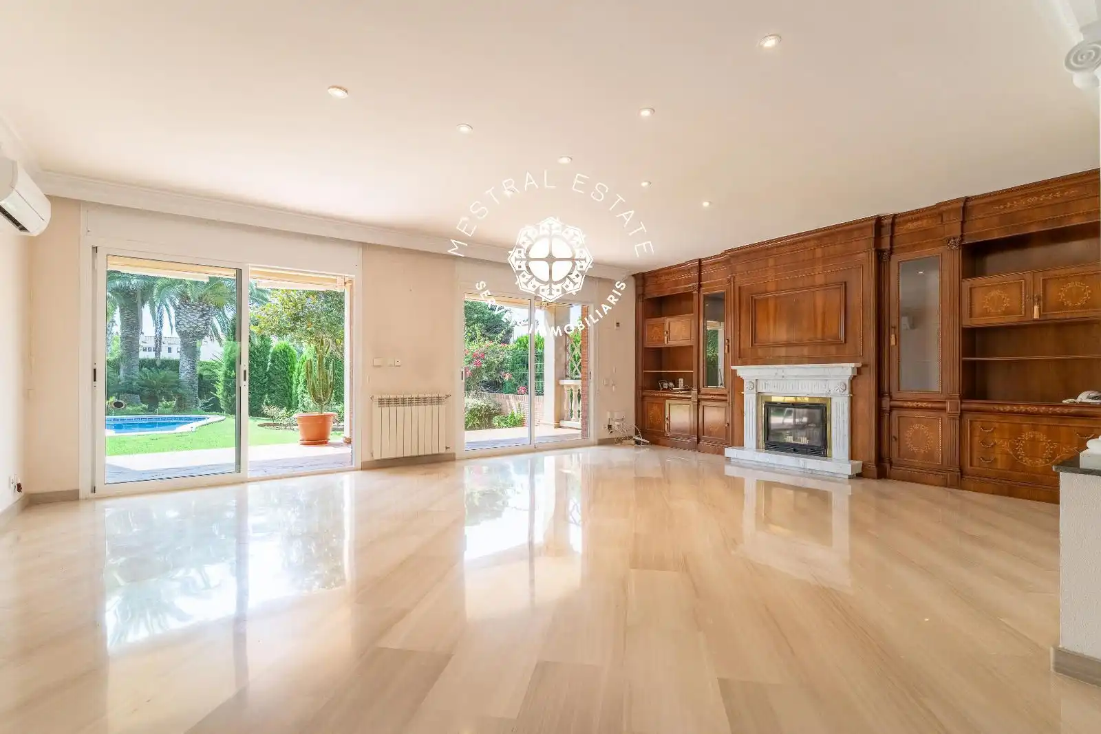 Living room of Houses for sale in Cambrils  with Air Conditioner, Heating and Private garden