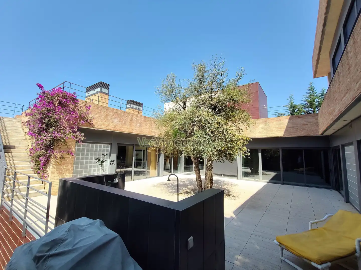 Vista exterior de Casa o xalet en venda en Sant Cugat del Vallès amb Aire condicionat, Calefacció i Jardí privat