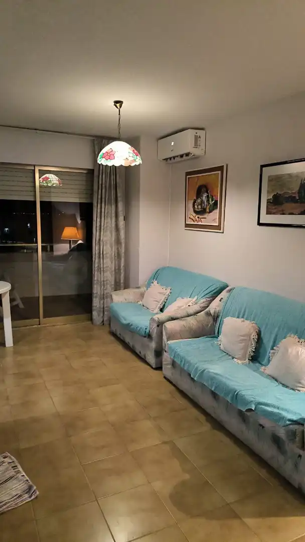 Sala d'estar de Apartament de lloguer en La Manga del Mar Menor amb Aire condicionat, Calefacció i Moblat