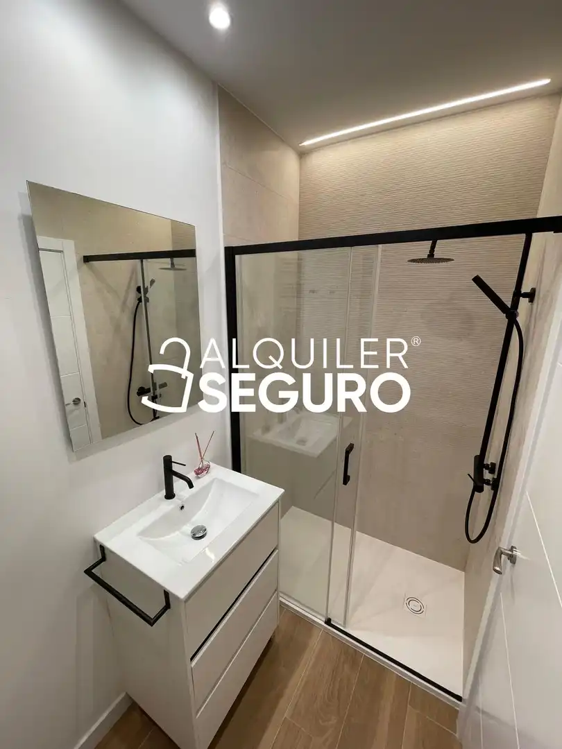 Baño de Loft de alquiler en Madrid con Aire acondicionado
