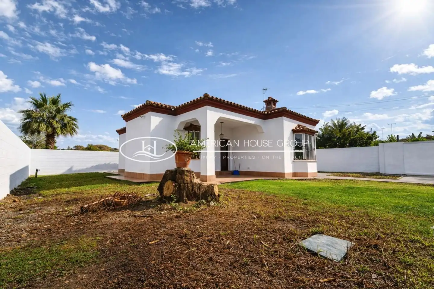 Vista exterior de Casa o xalet en venda en Chiclana de la Frontera amb Jardí privat i Moblat