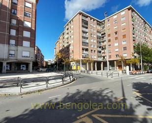 Vista exterior de Pis en venda en Barakaldo  amb Traster, Moblat i Balcó