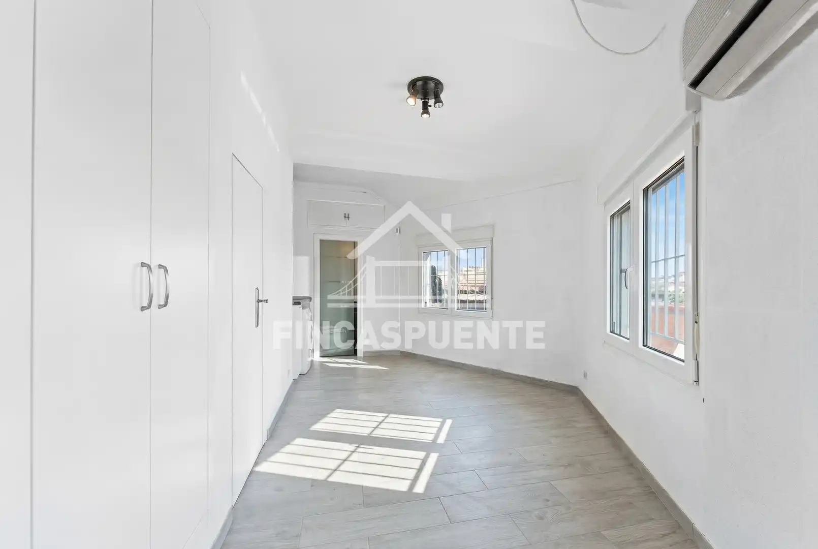 Vista exterior de Àtic en venda en Barcelona amb Terrassa