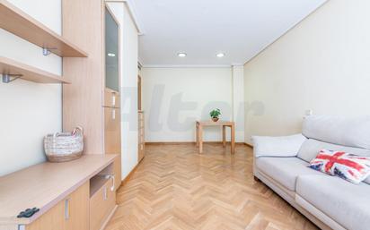 Living room of Flat for sale in  Madrid Capital  with Terrace and Swimming Pool