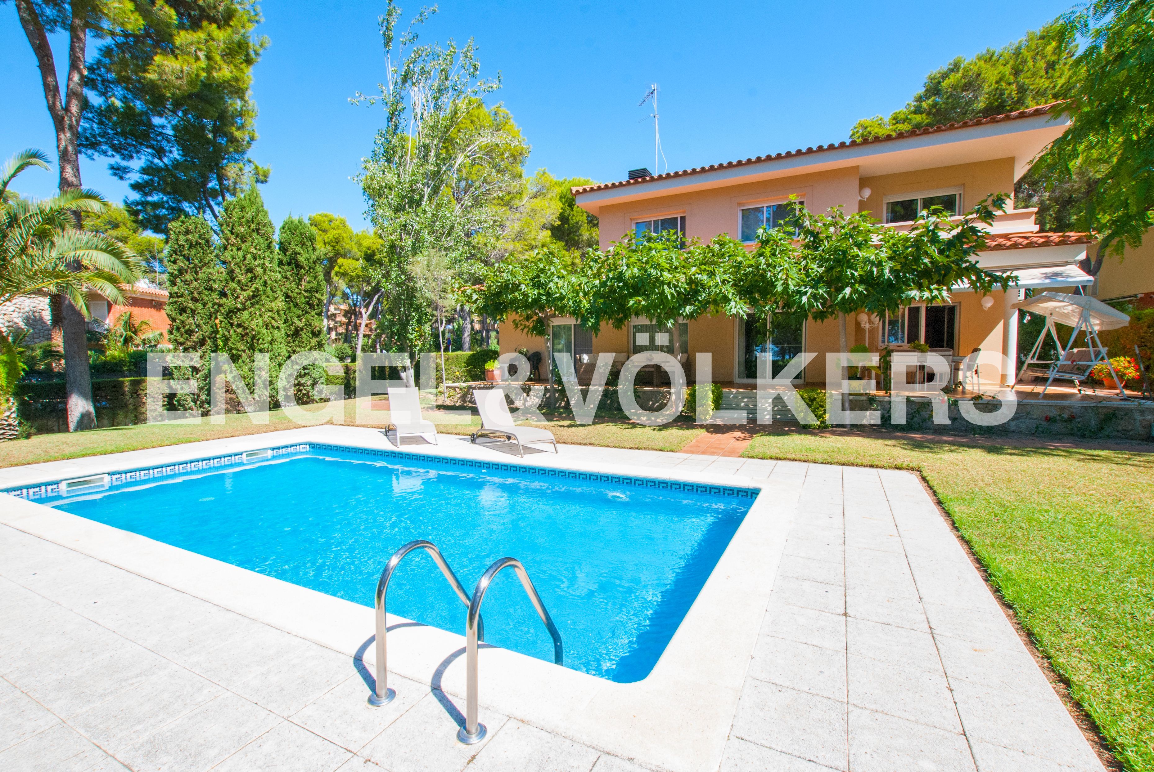 Exterior view of House or chalet for sale in Salou  with Air Conditioner, Heating and Private garden