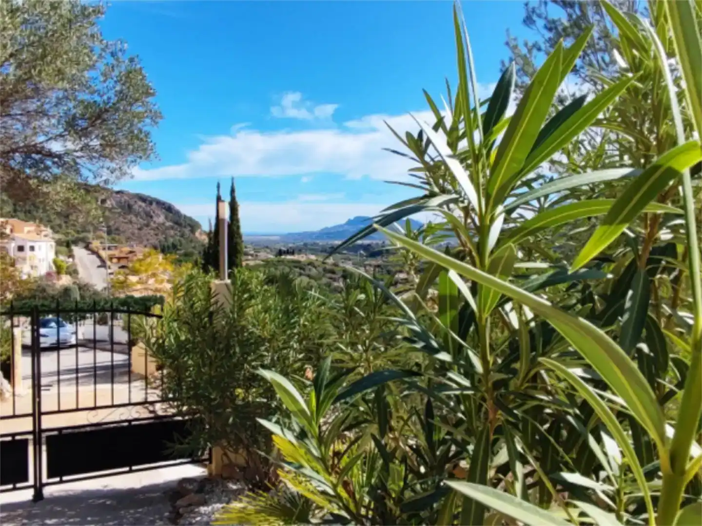 Vista exterior de Casa o xalet en venda en L'Atzúbia amb Aire condicionat i Balcó