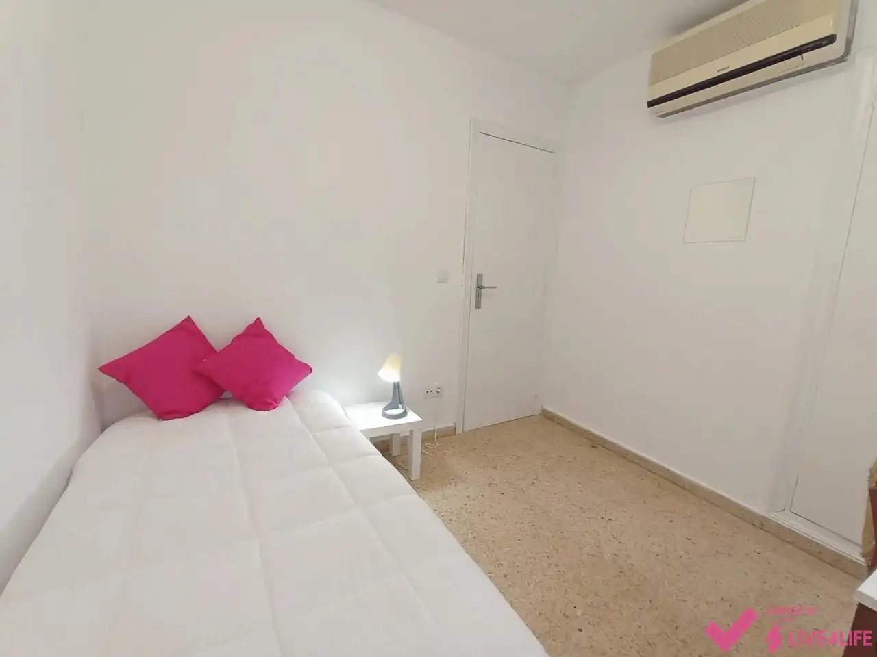 Habitación de Piso de alquiler en Burjassot con Aire acondicionado, Terraza y Amueblado