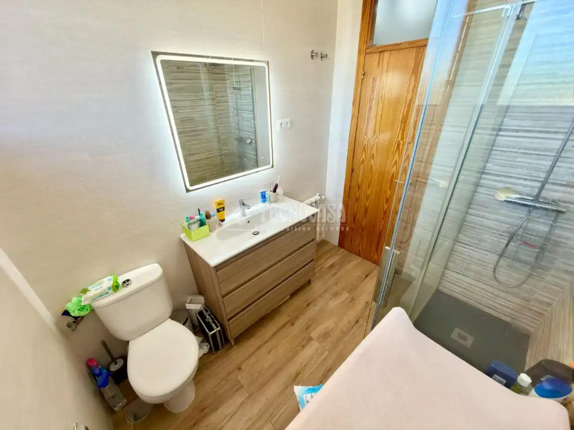 Baño de Casa adosada en venta en Valdeaveruelo con Aire acondicionado, Calefacción y Terraza