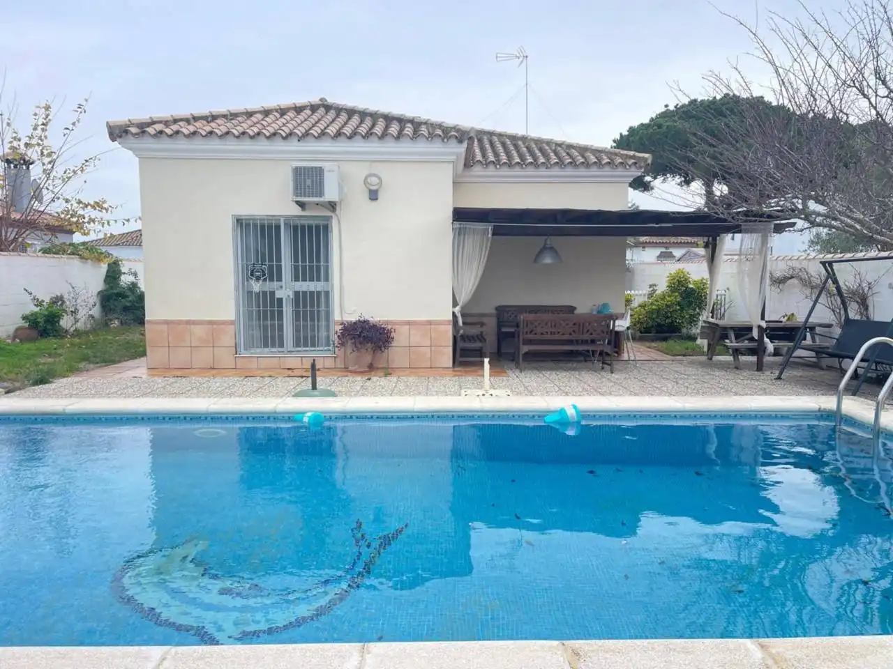 Piscina de Casa o xalet en venda en Chiclana de la Frontera amb Aire condicionat, Jardí privat i Piscina