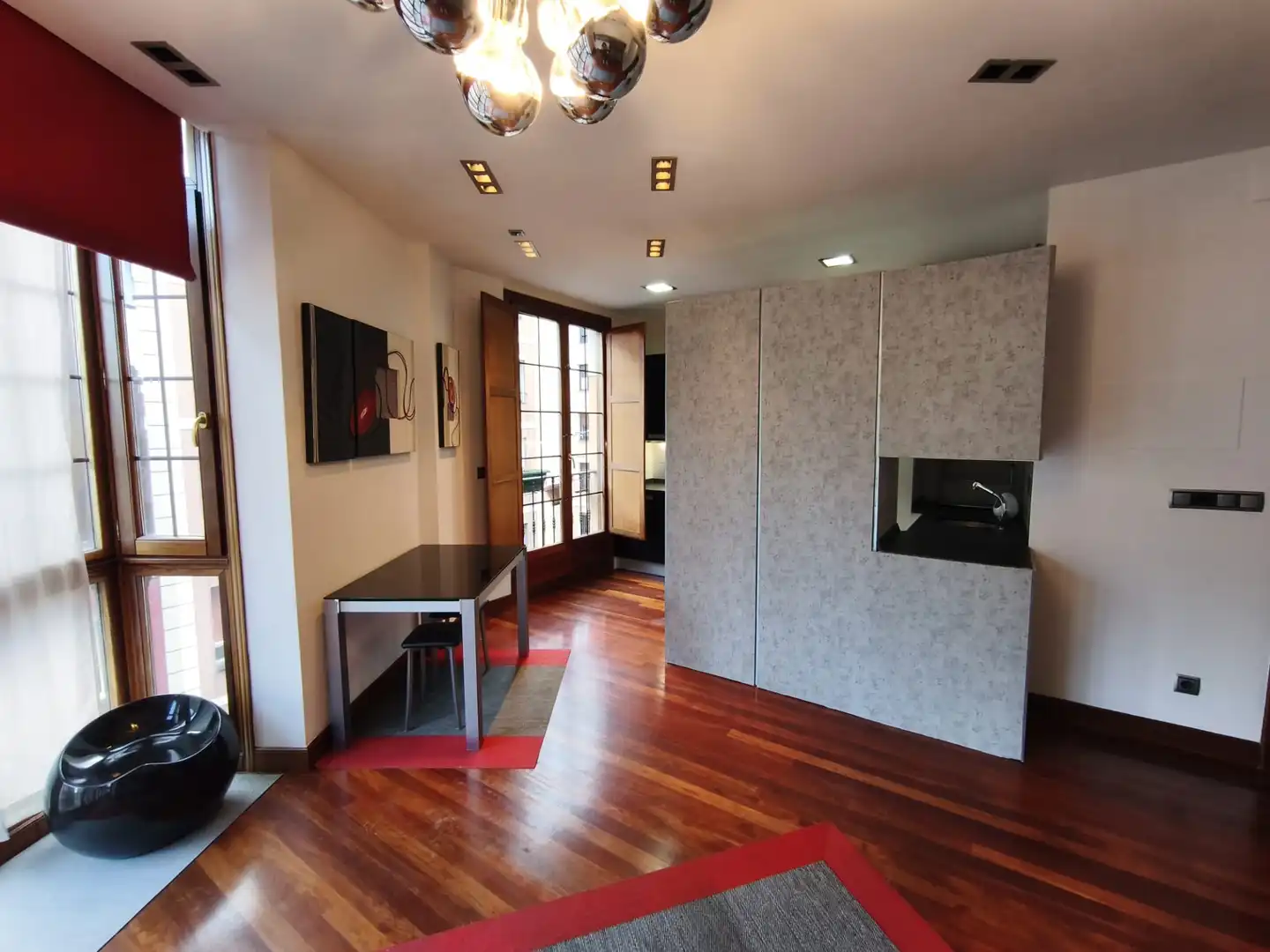 Sala d'estar de Pis en venda en Bilbao  amb Calefacció, Parquet i Traster