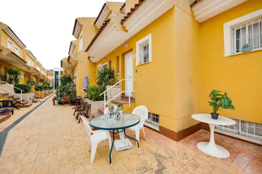 Vista exterior de Casa adosada en venta en Rojales con Piscina comunitaria