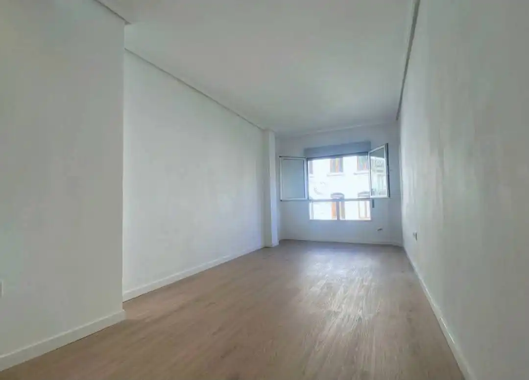 Habitación de Piso de alquiler en Valencia con Aire acondicionado, Lavadora y Balcón
