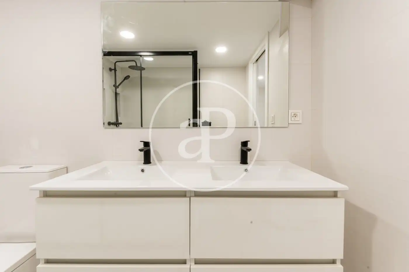 Baño de Piso en venta en Madrid con Aire acondicionado, Calefacción y Piscina comunitaria