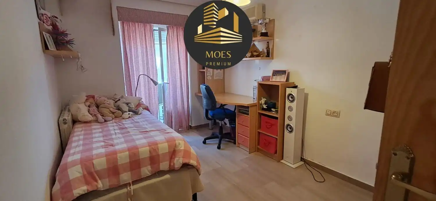Dormitori de Casa o xalet en venda en Jaén amb Aire condicionat, Calefacció i Terrassa