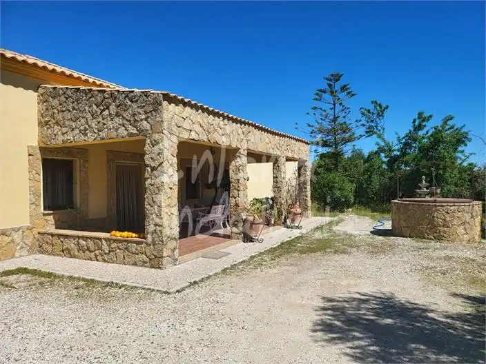 Casa rústica amb piscina en venda a Marchena, imagen 2