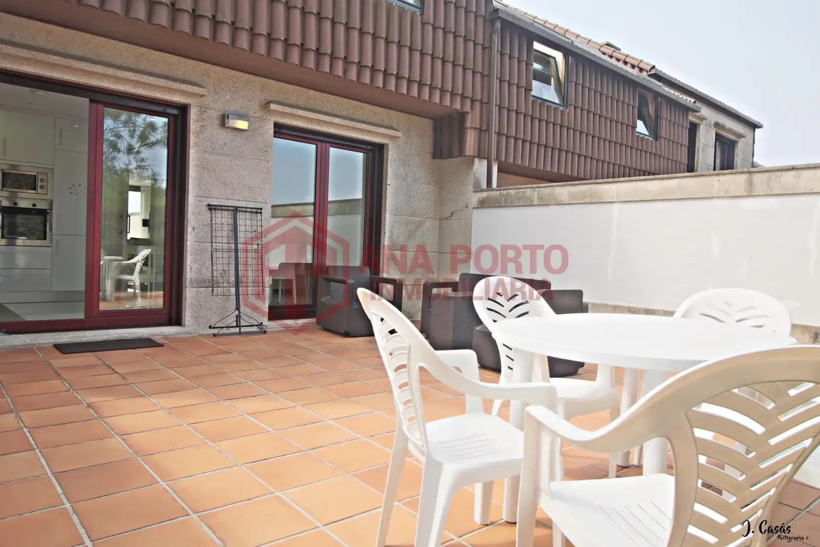 Terrassa de Casa adosada en venda en O Grove   amb Calefacció, Jardí privat i Parquet