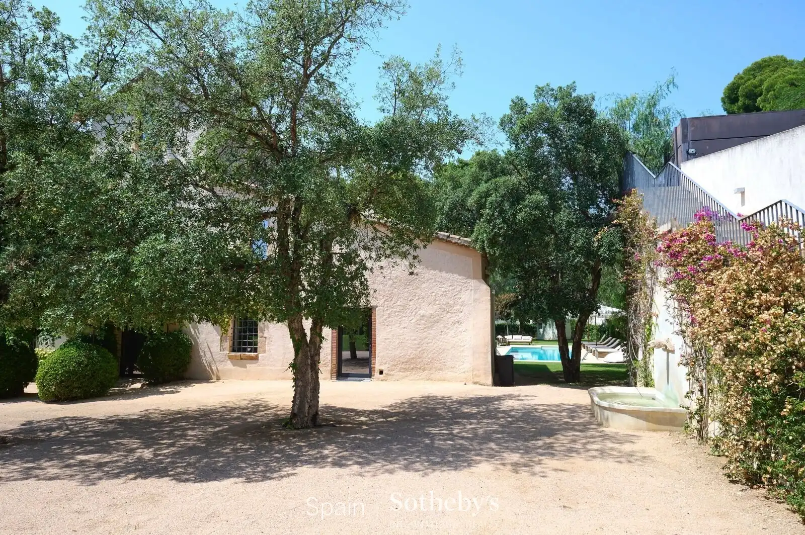 Vista exterior de Casa o xalet en venda en Alella amb Aire condicionat, Calefacció i Jardí privat