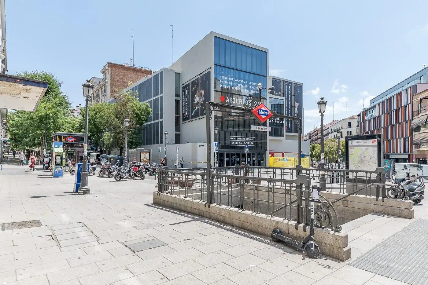 Exterior view of Apartments for sale in Madrid  with Air Conditioner and Furnished
