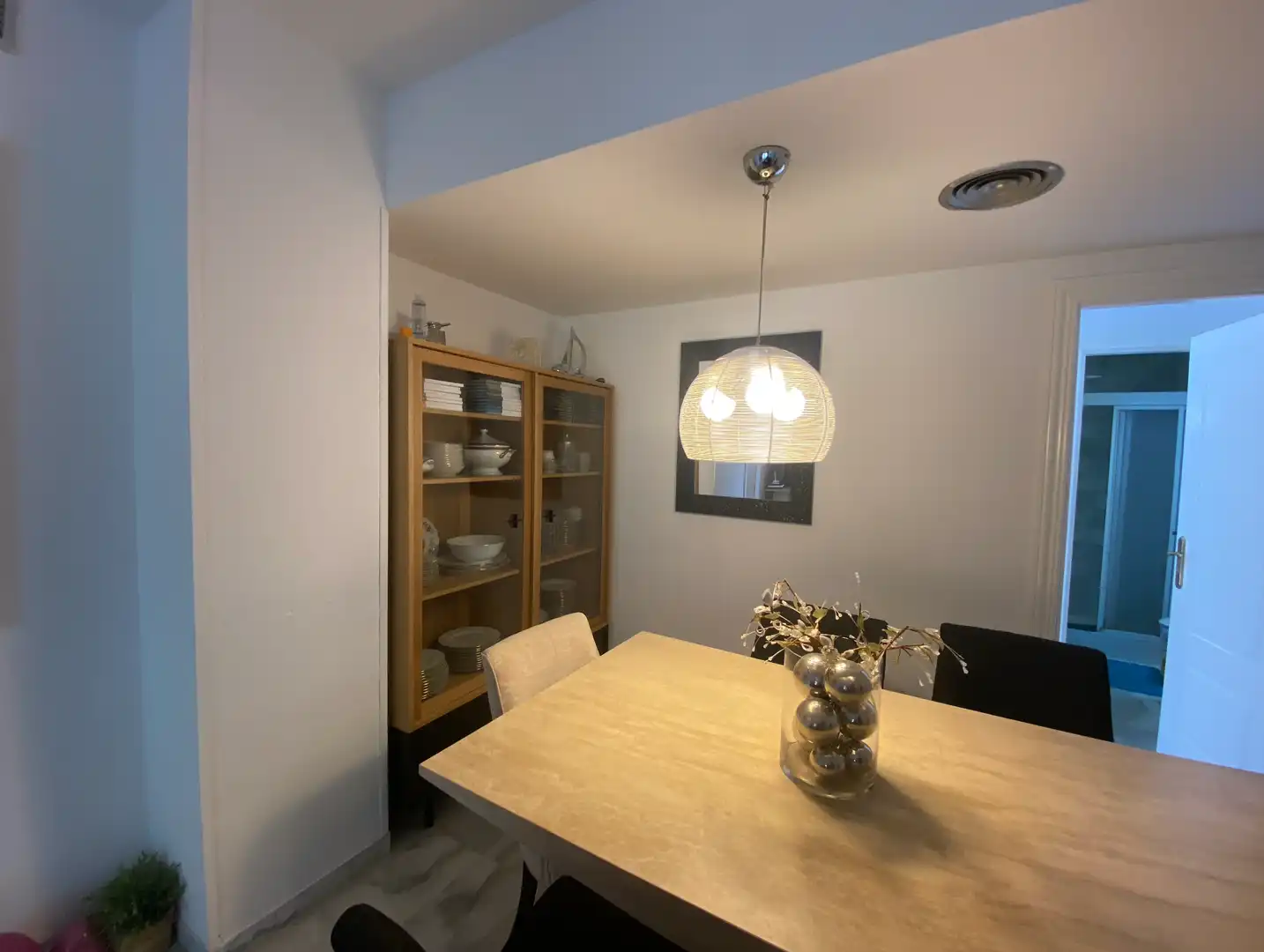 Menjador de Apartament de lloguer en Marbella amb Aire condicionat, Terrassa i Piscina