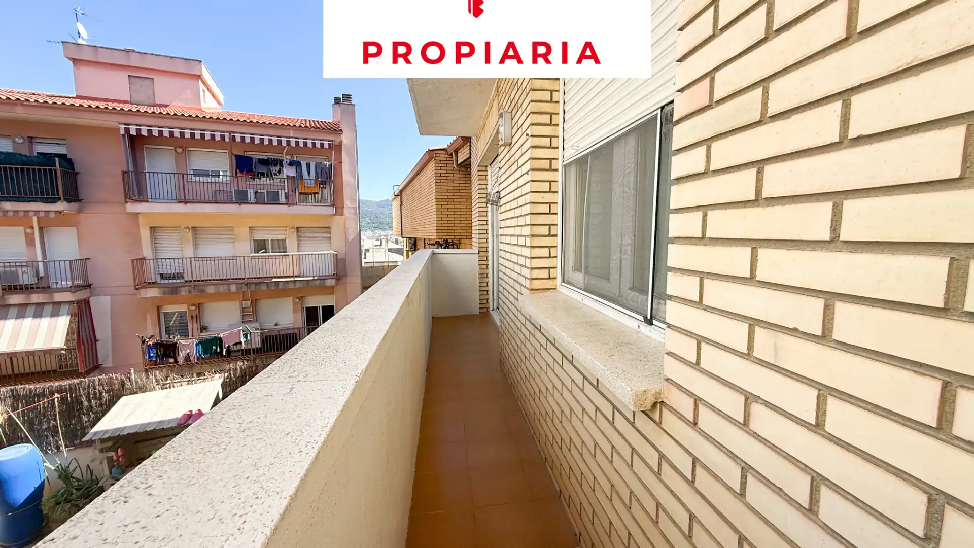 Vista exterior de Piso en venta en Sant Vicenç Dels Horts con Trastero, TV y Balcón