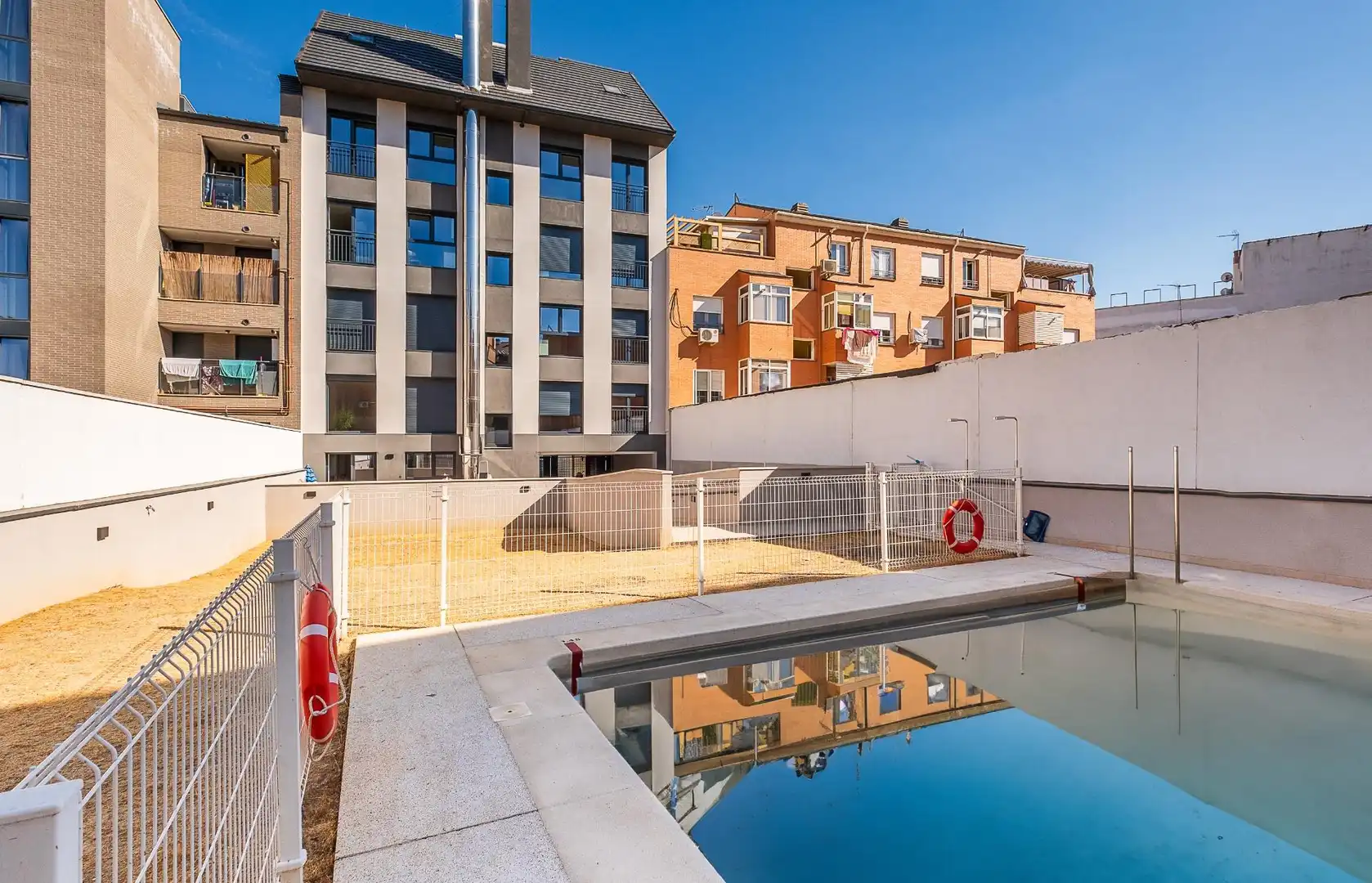 Schwimmbecken von Dachboden zum Verkauf in Madrid mit Klimaanlage, Heizung und Privatgarten